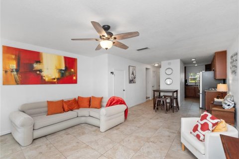 Condo in Apopka, Florida, 2 bedrooms  № 1350618 - photo 3