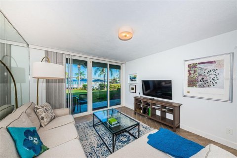 Condominio en alquiler en Saint Petersburg, Florida, 2 dormitorios, 100.33 m2 № 225456 - foto 8