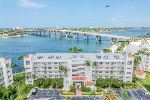 Copropriété à louer à Saint Petersburg, Floride: 2 chambres, 100.33 m2 № 225456 - photo 1