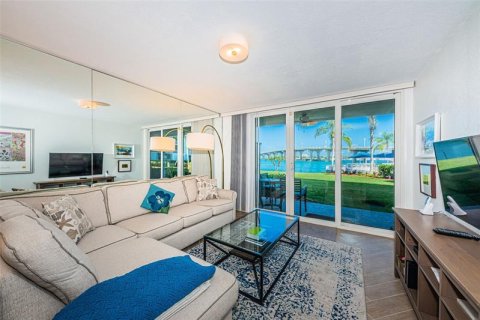 Condominio en alquiler en Saint Petersburg, Florida, 2 dormitorios, 100.33 m2 № 225456 - foto 6