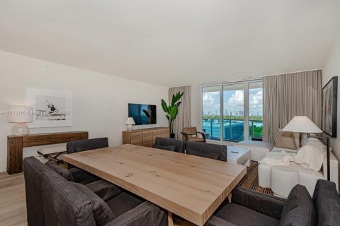 Condominio en alquiler en Miami Beach, Florida, 1 dormitorio, 89.19 m2 № 126384 - foto 2