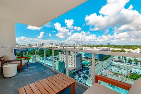 Condominio en alquiler en Miami Beach, Florida, 1 dormitorio, 89.19 m2 № 126384 - foto 24