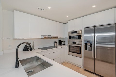 Condominio en alquiler en Miami Beach, Florida, 1 dormitorio, 81.75 m2 № 126381 - foto 12