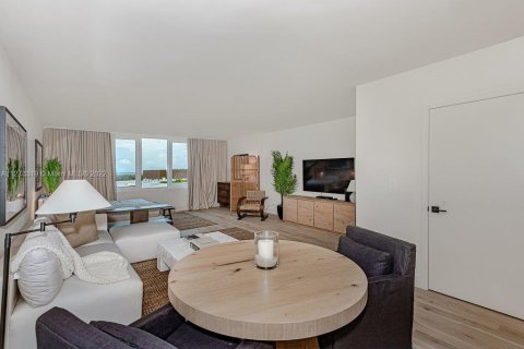 Condominio en alquiler en Miami Beach, Florida, 70.61 m2 № 126382 - foto 2