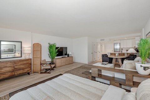 Condominio en alquiler en Miami Beach, Florida, 70.61 m2 № 126382 - foto 8