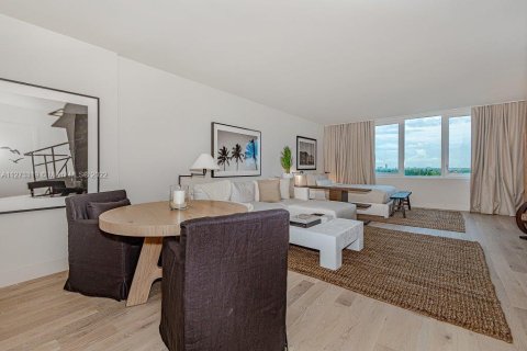 Condominio en alquiler en Miami Beach, Florida, 70.61 m2 № 126382 - foto 1