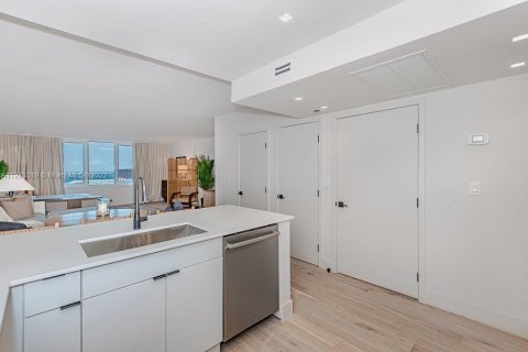 Condominio en alquiler en Miami Beach, Florida, 70.61 m2 № 126382 - foto 20