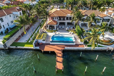 Villa ou maison à vendre à Miami, Floride: 5 chambres, 555.37 m2 № 1096032 - photo 1