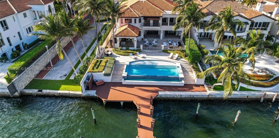 Villa ou maison à Miami, Floride 5 chambres, 555.37 m2 № 1096032