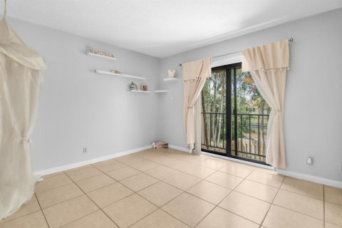 Townhouse in Lake Worth, Florida 2 bedrooms, 123.37 sq.m. № 1154102 - photo 5