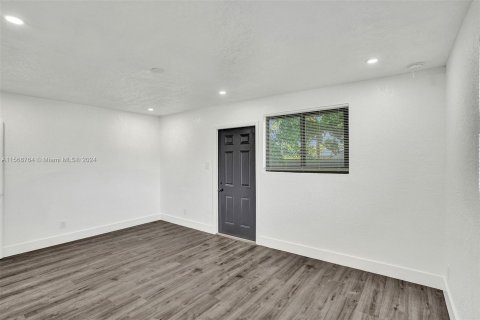 Casa en venta en West Park, Florida, 6 dormitorios, 204.48 m2 № 1118347 - foto 24