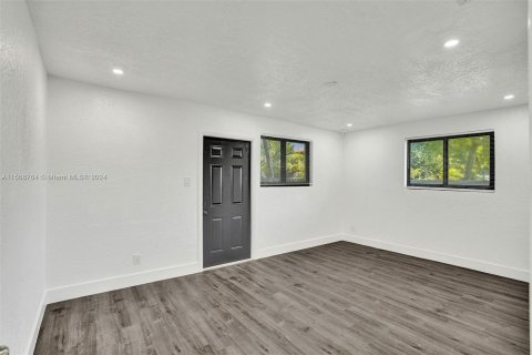 Casa en venta en West Park, Florida, 6 dormitorios, 204.48 m2 № 1118347 - foto 25