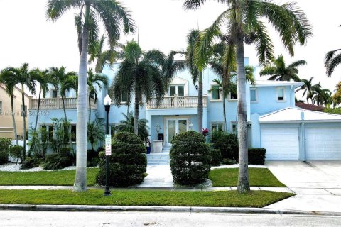 Villa ou maison à vendre à Hollywood, Floride: 5 chambres, 545.8 m2 № 1009013 - photo 1