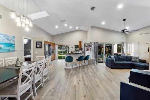 Casa en venta en Coconut Creek, Florida, 3 dormitorios, 128.67 m2 № 1008967 - foto 12