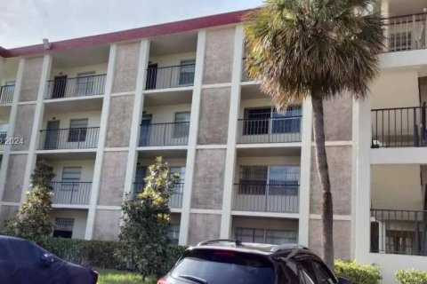 Copropriété à vendre à Lauderdale Lakes, Floride: 2 chambres, 89.19 m2 № 1358837 - photo 1