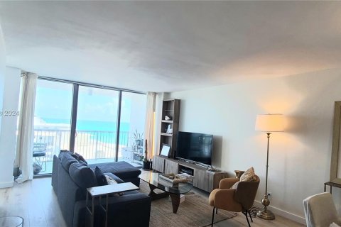 Copropriété à vendre à Miami Beach, Floride: 2 chambres, 104.24 m2 № 1358783 - photo 11