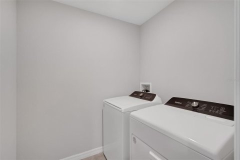 Townhouse in Brandon, Florida 3 bedrooms, 141.68 sq.m. № 1347529 - photo 25