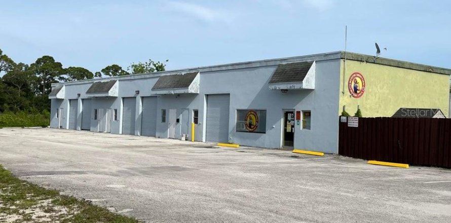 Immobilier commercial à St. Lucie, Floride 512.82 m2 № 639308