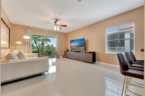 House in Weston, Florida 4 bedrooms, 183.76 sq.m. № 1396161 - photo 12