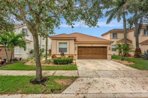 House in Weston, Florida 4 bedrooms, 183.76 sq.m. № 1396161 - photo 1