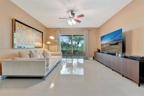 House in Weston, Florida 4 bedrooms, 183.76 sq.m. № 1396161 - photo 14