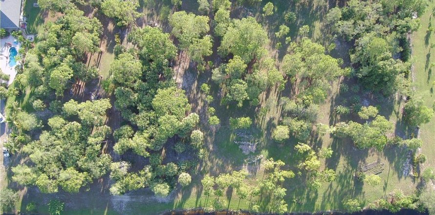 Land in Loxahatchee Groves, Florida № 934270