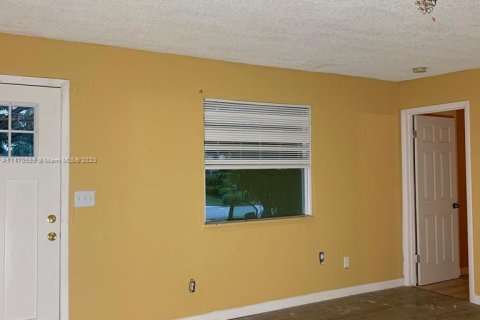 House in Naples, Florida 3 bedrooms, 93.65 sq.m. № 781340 - photo 2