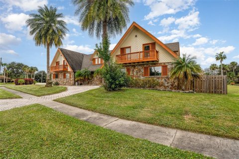 Villa ou maison à vendre à Merrit Island, Floride: 5 chambres, 461.35 m2 № 882950 - photo 4