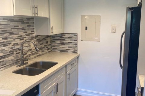 Condo in West Palm Beach, Florida, 1 bedroom  № 1392000 - photo 6