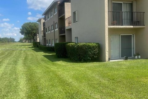 Condo in West Palm Beach, Florida, 1 bedroom  № 1392000 - photo 3