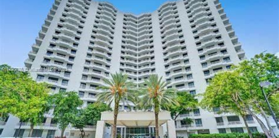 Condominio en Aventura, Florida, 2 dormitorios  № 855843