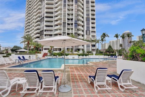 Condo in Aventura, Florida, 2 bedrooms  № 1388163 - photo 18