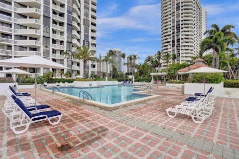 Condo in Aventura, Florida, 2 bedrooms  № 1388163 - photo 16