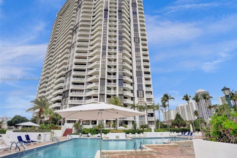 Condo in Aventura, Florida, 2 bedrooms  № 1388163 - photo 17