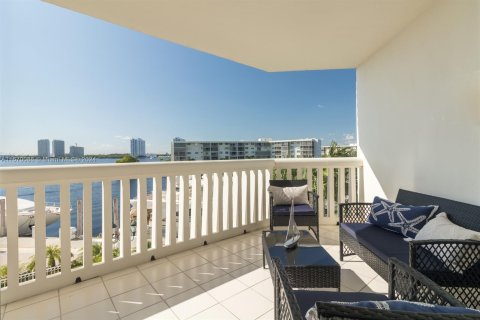 Copropriété à vendre à Aventura, Floride: 2 chambres, 105.91 m2 № 1388163 - photo 11