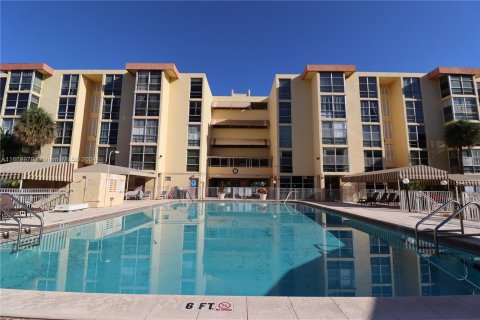 Condo in Sunny Isles Beach, Florida, 1 bedroom  № 1388179 - photo 28