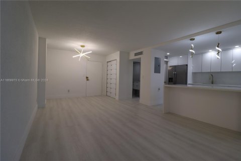 Condo in Sunny Isles Beach, Florida, 1 bedroom  № 1388179 - photo 4