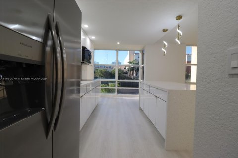 Condo in Sunny Isles Beach, Florida, 1 bedroom  № 1388179 - photo 10