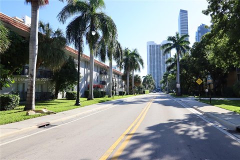 Condo in Sunny Isles Beach, Florida, 1 bedroom  № 1388179 - photo 30