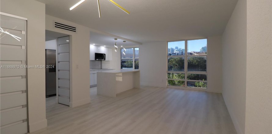 Condo in Sunny Isles Beach, Florida, 1 bedroom  № 1388179