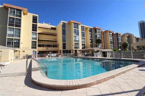 Condo in Sunny Isles Beach, Florida, 1 bedroom  № 1388179 - photo 27