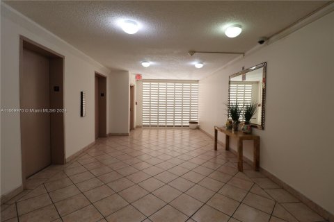 Condo in Sunny Isles Beach, Florida, 1 bedroom  № 1388179 - photo 21