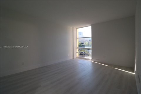 Condo in Sunny Isles Beach, Florida, 1 bedroom  № 1388179 - photo 12