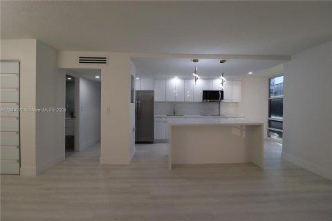 Condo in Sunny Isles Beach, Florida, 1 bedroom  № 1388179 - photo 3