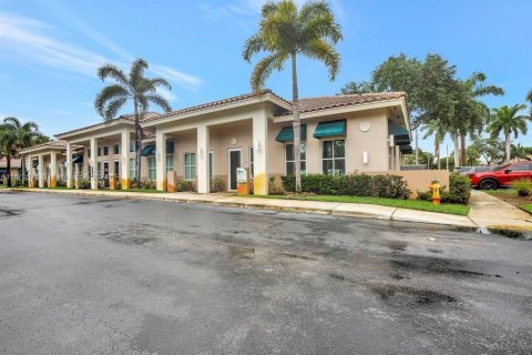 Commercial property in Davie, Florida № 1388166 - photo 15