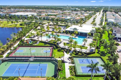 Adosado en venta en Palm Beach Gardens, Florida, 4 dormitorios, 263.84 m2 № 1116824 - foto 25