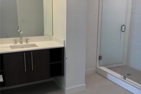 Condo in Doral, Florida, 1 bedroom  № 1233092 - photo 2