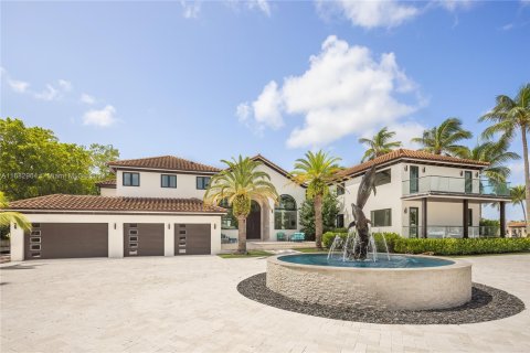 House in Fort Lauderdale, Florida 6 bedrooms, 953.08 sq.m. № 1421771 - photo 9