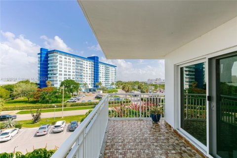 Copropriété à vendre à Hollywood, Floride: 2 chambres, 124.86 m2 № 1282526 - photo 17