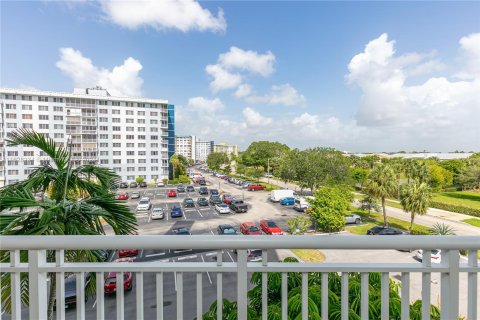 Copropriété à vendre à Hollywood, Floride: 2 chambres, 124.86 m2 № 1282526 - photo 15